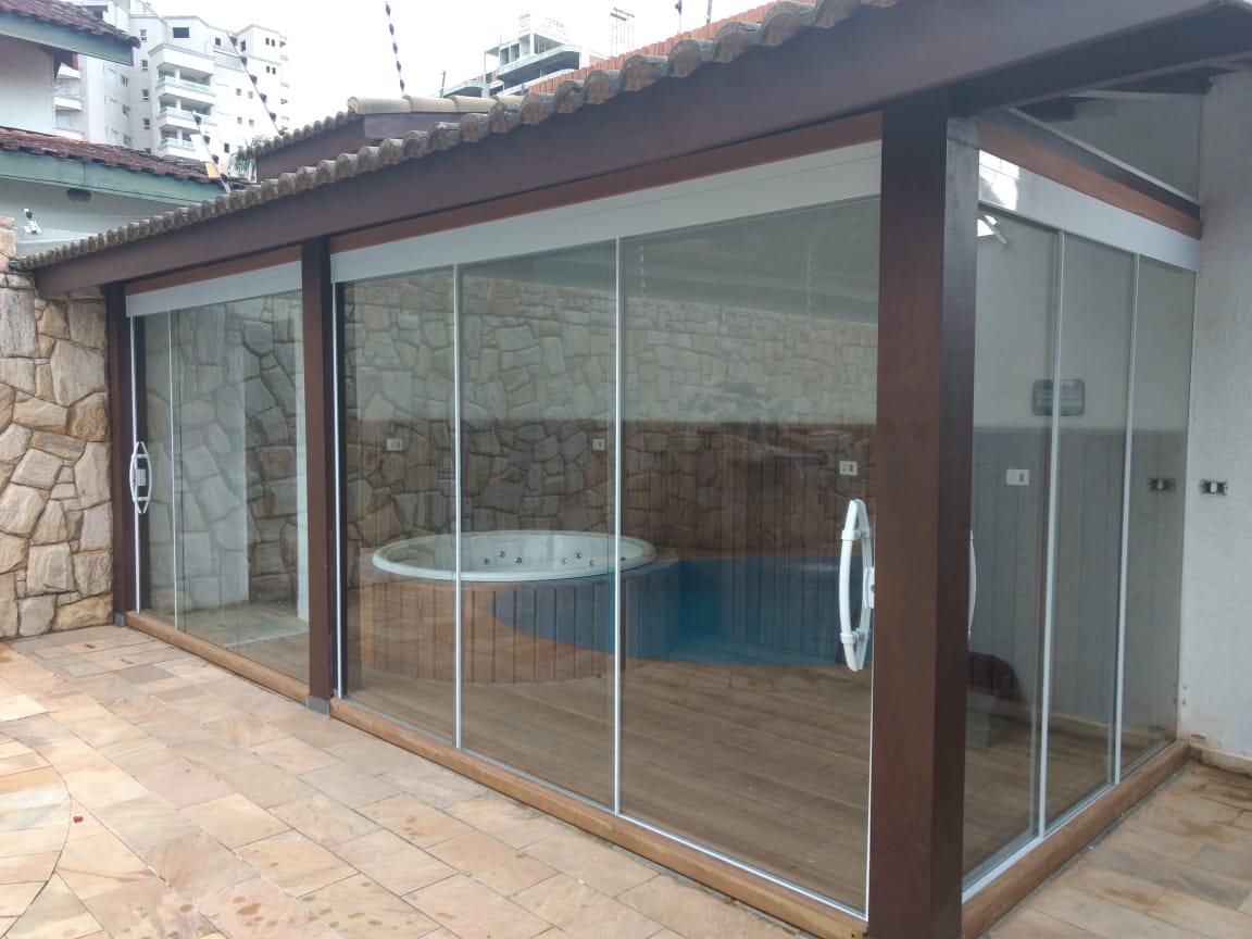 Fechamento de área de piscina em vidro